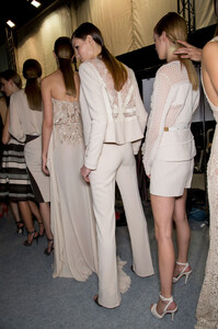 205644850_ElieSaabSpring2013Backstage18.thumb.jpg.b931f335131caadb7224ffef7bf474d7.jpg