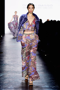 205856935_DennisBassoRunwaySpring2016NewYorkFashion3.thumb.jpg.f33ffe7ac2718cfc37a84de68438b47b.jpg