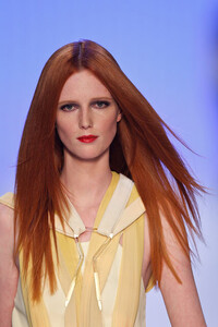 2059158237_LOrealRunway4VogueDionLee_110.thumb.jpg.eb9fcd7a51a3c6e8846d90d5eb81871e.jpg