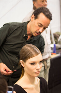 2078701015_ElieSaabSpring2013Backstage4.thumb.jpg.da7b6dc6b86d75b15a81446cf06aa700.jpg