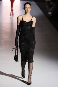 2081358276_DevaCasselMilanFashionWeekWomenswearFallWinter104.thumb.jpg.c28d260452533d93644394497c3d55e7.jpg