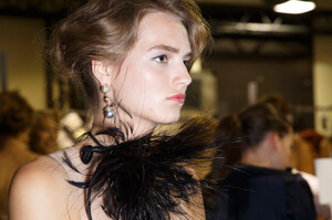 2112183359_ArmaniPriveFall2013Backstage1.thumb.jpg.ea46e2c530a663eb0cc27cb5841dc245.jpg