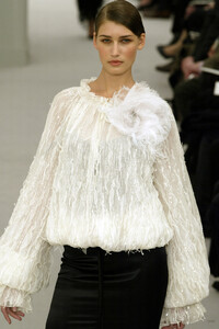 219848140_Chanel2004HauteCouture287.thumb.jpg.618345a4d23038b7df5247308b41dde4.jpg