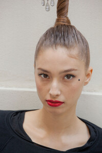 248962971_AlexisMabilleFall2012Backstage12.thumb.jpg.2d73b40e81850fff94f614cca890373f.jpg