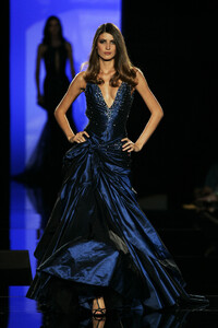 25861668_ElieSaab2005HauteCouture93.thumb.jpg.bd3a56e4c303e1b228afbff79c7f79c9.jpg