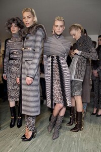 274120166_MissoniFall2012Backstage5.thumb.jpg.1953632cd5d4cff71c80982adc1049ea.jpg