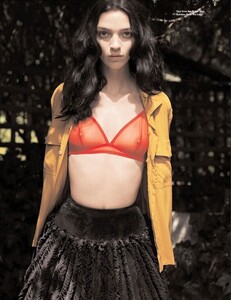 310669946_i-DFall2009PHPaulWetherellDesiretheOutsider-MariacarlaBoscono(9).thumb.jpg.a052bb035383b0e12b982c94ecc32e44.jpg