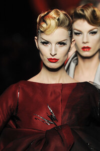 316240340_ChristianDior2011HauteCouture98.thumb.jpg.58c3a3858a808885d8a4146e36733642.jpg