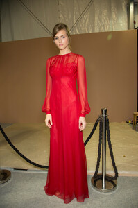 317109882_ValentinoSpring2013Backstageq-FzgOSvC8Ox.thumb.jpg.e86abb22329f0b6b06d0e8d60dbf4335.jpg