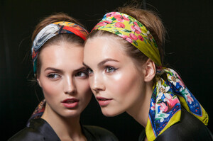 333323338_DolceGabbanaSpring2013BackstagerTFKEwzQgytx.thumb.jpg.343886370d4e8ea4232c42b798ea0f32.jpg