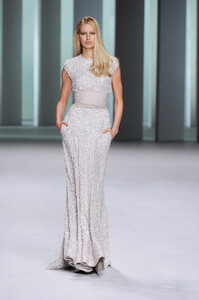 365593614_ElieSaab2011WomenRTW128.thumb.jpg.b1a87b052134e71592e6bc5ea242aba9.jpg