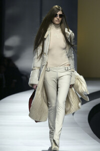 395814693_Versace2003WomenRTW69.thumb.jpg.5d1f2a682d7046dd8a94316c01f8f0d6.jpg