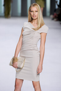 400112357_ElieSaab2011WomenRTW11.thumb.jpg.ff213ad69f5147a4e9fdab840aa2c272.jpg