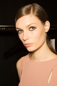 408392790_ElieSaabSpring2013Backstage13.thumb.jpg.a79ddee34b61c94576f33ee0929c2e0f.jpg