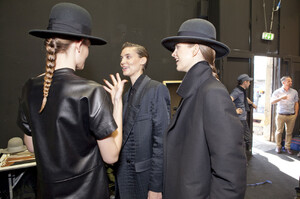 411365904_Trussardi1911Fall2012Backstage9.thumb.jpg.bfc22835651c44f237aad11d5dcf03b0.jpg