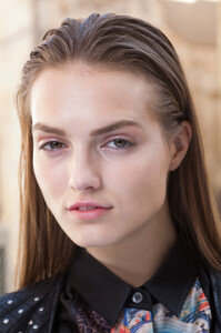 416609458_GiambattistaValliSpring2013BackstageyTHcHEyaCrBx.thumb.jpg.2533b644b51b832ba7e648d142a2e6d9.jpg