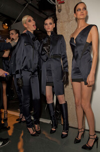 427267317_AnthonyVaccarelloFall2012Backstage1.thumb.jpg.84e5acb39ba1546170dd4c591d71bca4.jpg