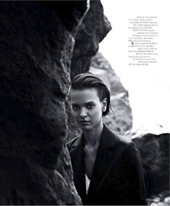 461052817_harper-bazaar-2013-03-mar(dragged)91.thumb.jpg.9e325240f59738257daaaba1ffef10af.jpg