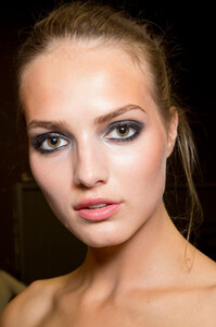 464294469_AlexandreVauthierFall2013Backstage5.thumb.jpg.b3d0db4667840cb443ad3022f8d2f9ac.jpg