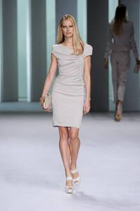 467022224_ElieSaab2011WomenRTW9.thumb.jpg.1c77e738fbcf7e77feec6a20a31ca951.jpg