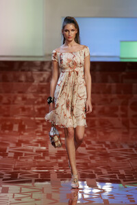 478964974_Valentino2005WomenRTW44.thumb.jpg.0998ef9be9f52cde1b3831db2b3f0fea.jpg