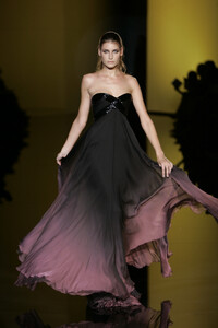 489730636_ElieSaab2006HauteCouture69.thumb.jpg.4c97adad95bf4946fb6938aa429148a8.jpg