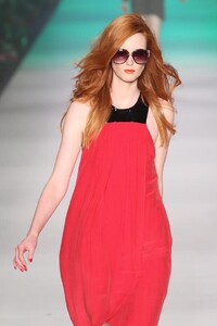 505592730_LOrealParisRunway5Cosmopolitanwayne-cooper-autumn-fall-winter-2012-lmff6.thumb.jpg.7833c2be924b9df263c4ec0c8593a1a2.jpg