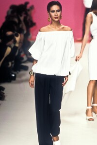 52966192_YvesSaintLaurent1996WomenRTW83.thumb.jpg.07073f80ca3b84fd641b7efe6c0e8027.jpg