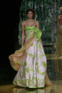 535202479_ElieSaab2006HauteCouture135.thumb.jpg.ec1d7ae89bdbedd8a351e391a41383d3.jpg