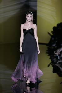 556649497_ElieSaab2006HauteCouture66.thumb.jpg.d0ad66f07760f9451e06f06d426341fd.jpg