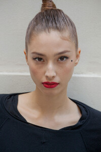 568954786_AlexisMabilleFall2012Backstage9.thumb.jpg.fb8da54f848fcb25307d6af69307442c.jpg