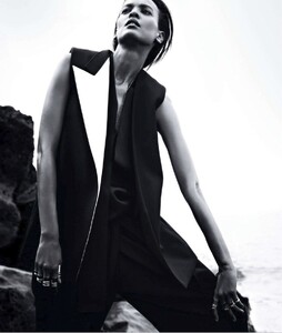 58754421_harper-bazaar-2013-03-mar(dragged)86.thumb.jpg.4b8d7956e34ea8be4e2683279faa174d.jpg