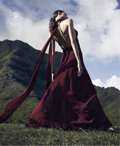 598232796_harper-bazaar-2013-04-apr(dragged)8.thumb.jpg.07bb9dc3d74c6434387e145888b1ffeb.jpg