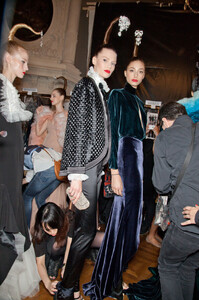 598915596_AlexisMabilleFall2012Backstage5.thumb.jpg.e76f973133a4acf04bbc7a465261698d.jpg