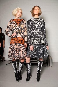 614851951_RodarteFall2012Backstage1.thumb.jpg.9341d8a6ccf535daa0942d938cd4661e.jpg