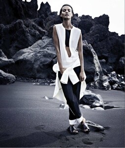 625863653_harper-bazaar-2013-03-mar(dragged)90.thumb.jpg.c84ab2ce0962c16e76b7e157cdf30c67.jpg