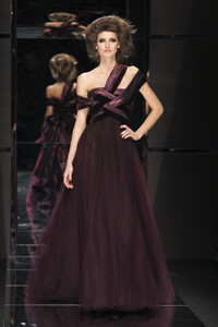 639010449_ElieSaab2008HauteCouture49.thumb.jpg.6853871928d7aa912d1c1dc22fb8f62b.jpg