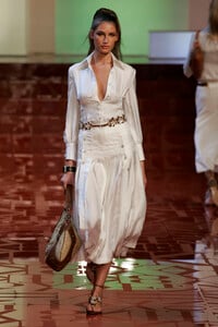 640773431_Valentino2005WomenRTW97.thumb.jpg.2607fbdcfafdc3aa93050f78e9d85e3c.jpg