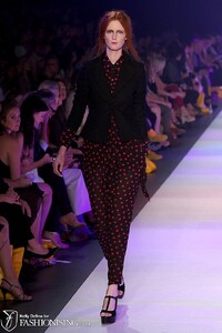 644417851_LOrealParisRunway3Frankieleonard-st-autumn-winter-2012-lmff17.thumb.jpg.6a9b03ed29990a5e055cca59dc37d318.jpg