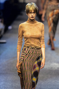 697138684_kyliebaxmi9730-.thumb.jpg.b2cff9db202facf92e69fc1ed6c61913.jpg