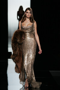 702289734_ElieSaab2005HauteCouture17.thumb.jpg.bf5840d99ad0bd6d01d9b0168bde3867.jpg