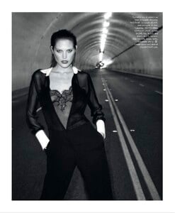 727599996_harper-bazaar-2013-03-mar(dragged)100.thumb.jpg.511accab5c7bb3ccaec7b4435d6ead0f.jpg