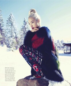 729662312_Harpers_BAZAAR_USA_2013-09(dragged)11.thumb.jpg.7b755f1d6532d1ff98f61283a7de0fb2.jpg