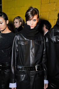 748452830_DieselBlackGoldFall2012Backstage5.thumb.jpg.1e5d313b94706ade2f33f074d87e1c83.jpg