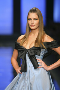 771417490_ElieSaab2007HauteCouture67.thumb.jpg.5666f6d5ad74ee57aeb58a37dbb34e10.jpg