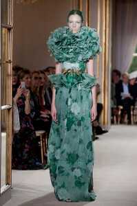 774042048_GiambattistaValliFall20121.thumb.jpg.a22572c0fa36b7a15cc80fedc212fb04.jpg