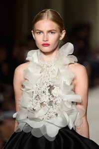 77831346_MarchesaRunwaySpring2016NewYorkFashion5.thumb.jpg.d9185af3451fd6b3991405e07dc340ee.jpg