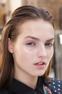 7887423_GiambattistaValliSpring2013BackstageZSN0Xy0SwJ0x.thumb.jpg.fe1e12f419c25e8ae321ec6159a42bb3.jpg