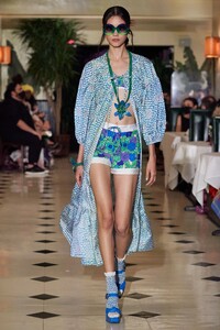 804555366_00027-AnnsSui-Spring-22-RTW-New-York-credit-gorunway.thumb.jpg.84456e28f8fbdde327eca3309a1d2ae7.jpg