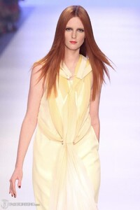 804558978_LOrealParisRunway4Voguedion-lee-autumn-fall-winter-2012-lmff24.thumb.jpg.ef08f4226654b693329aa0ffda5c300e.jpg